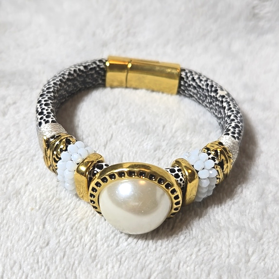 276 Laura Janelle Bracelet